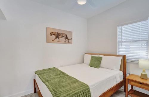 Mango Groves Apartment | Modern 1BR Retreat with Pool at Lake Worth