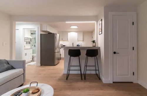 Shelburne Apartment | Modern 2-Bed Apartment-Shelburne