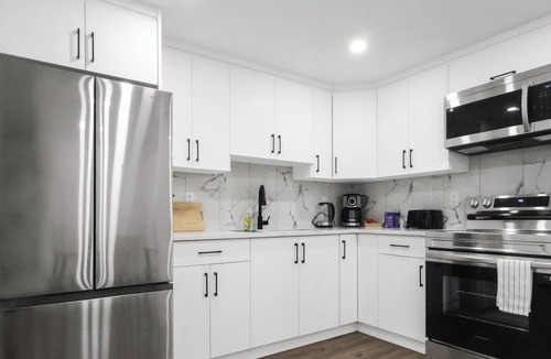 Calgary Apartment | Modern 2 BR walkout suite|5 mins to Airport Entire guest suite in Calgary,Canada