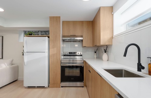 Canyon Heights Bed & Breakfast | Modern 2BR 1BA Near Capilano & Grouse Mountain