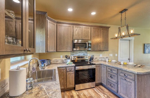Rockerville Condo | Modern 2BR BH Retreat Condo Near Mt Rushmore Sleeps 8