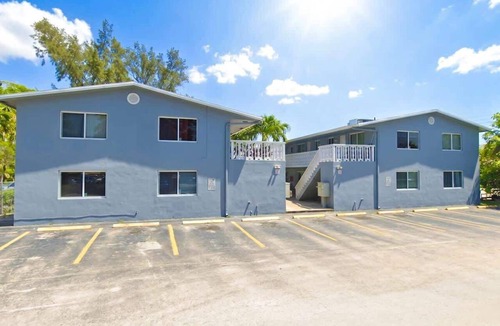 Poinciana Park Apartment | Modern 2BR Near Beach, Airport & Las Olas