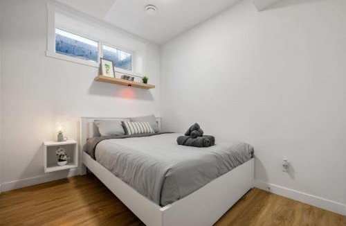 Calgary House | Modern 2BR Private Suite Near Calgary Airport