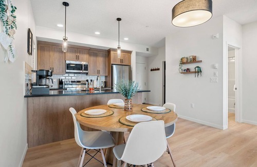 Northwest Calgary Apartment | Modern 2BR w/Balcony + Free Parking | NW Calgary