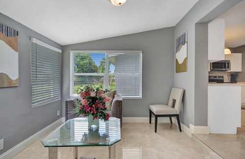 Lauderhill House | Modern 3bd/2ba Home mins to Beach & Las Olas
