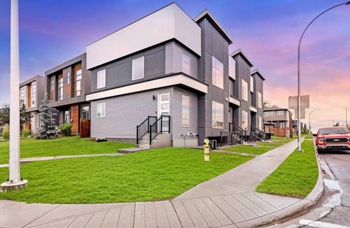 Marda Loop Apartment | Modern 3Br Altadore Home Near Downtown
