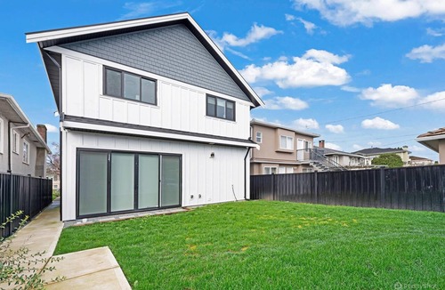 Renfrew-Collingwood House | Modern 3BR Gem | Close to Transit | 15m to DT