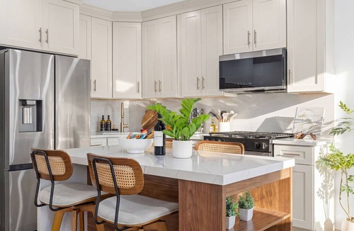 Jeffries Point Apartment | Modern 3BR Near Downtown Boston Walk to T Minutes to Logan Free Parking