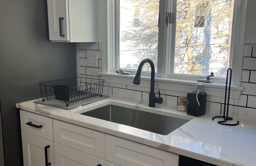 Springfield House | Modern 3BR Near Six Flags, Big E, major Hospitals & Museums