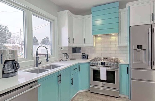 Calgary House | Modern 3BR Suite Steps to C-Train Near Zoo & DT