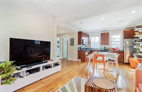 Jamaica Plain Apartment | Modern 3BR w/a home offices 10 min walk from T