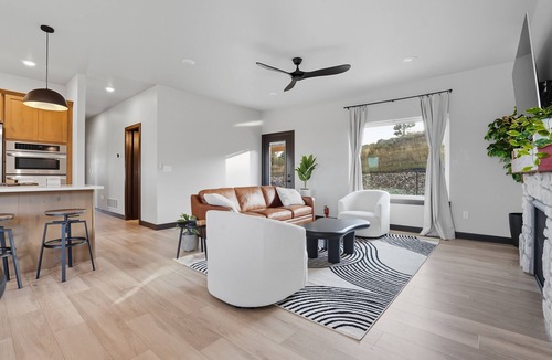Rapid City House | Modern 4BR Near Hospitals & Downtown - Gateway to Black Hills & Rushmore