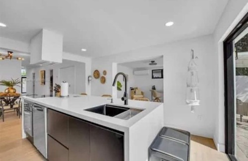 Hollywood Lakes House | Modern 4BR Pool Home Minutes from Beach & Stadium