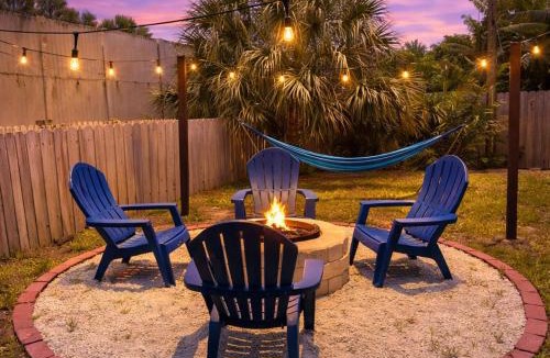 West Palm Beach House | Modern 4BR Retreat Pet-Friendly Outdoor Oasis