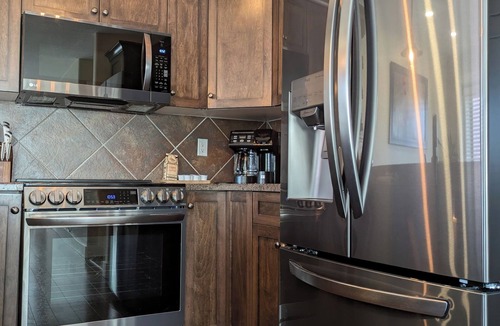 East Kootenay Apartment | Modern and Bright 2BDR/2BR Condo with Mountain Views