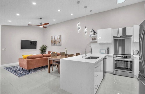 Wellington Villa | Modern and Spacious 2BR/2BA Villa in the heart of Wellington with Backyard
