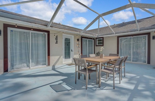 Wellington Villa | Modern and Spacious 2BR/2BA Villa in the heart of Wellington with Backyard