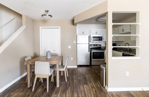 Avon Apartment | Modern Apartment in Prime Location (ID9308X76)