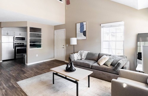 Avon Apartment | Modern Apartment in Prime Location (ID9308X76)