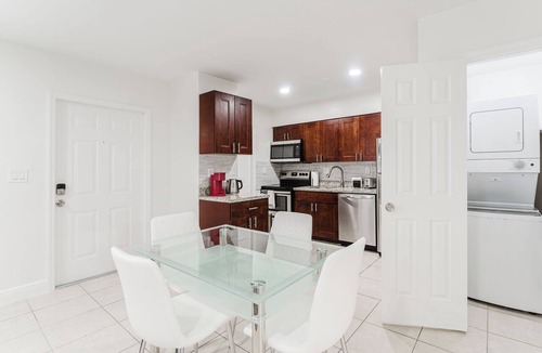 Boca Raton Condo | Modern Boca Condo Near FAU : 2 KING BR + Pool