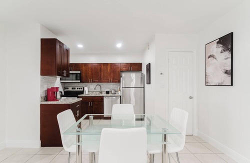 Boca Raton Condo | Modern Boca Condo Near FAU : 2 KING BR + Pool