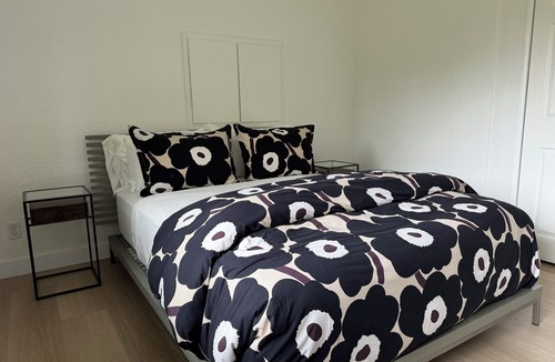Delta House | Modern Bright Suite 2 Bdrm/short /long stays/25 min YVR Airport 7 min Ferry n