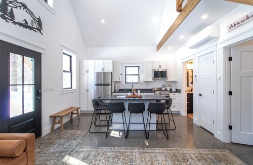 Jay Cottage | Modern Brookside Retreat ~ Private Outdoor Sauna ~ Near Jay Peak~ Sleeps 6