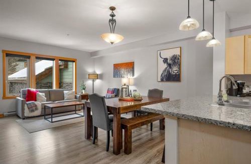 Canmore Apartment | Modern Cabin Vibes with pool at The Lodges