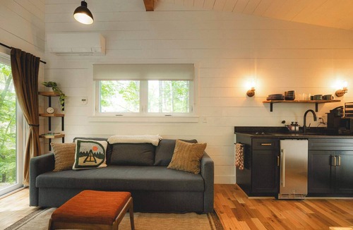 Freeport Cabin | Modern cabin w/full bath & kitchenette - 03