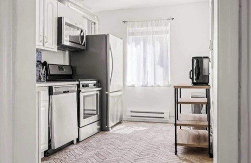 West Colfax Apartment | Modern Comfort | King Beds | Sloans Lake | 30 Day