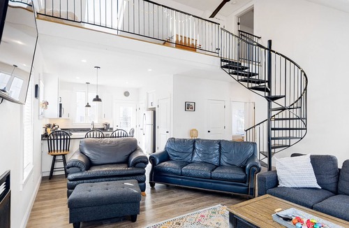 Arundel Cottage | Modern cottage with shared pool, fast WiFi, loft, gas fireplace, fire pit, & W/D