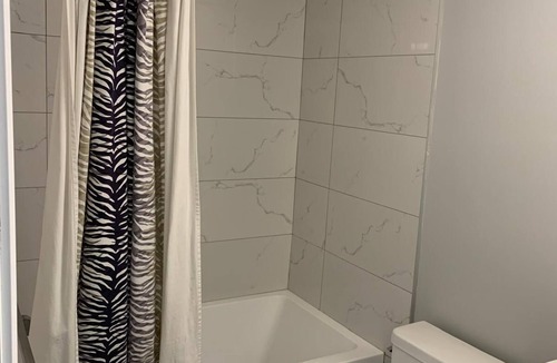 Southeast Edmonton House | Modern Cozy Basement room & Private washroom, wifi Internet, TV and much more.