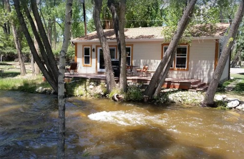 Buena Vista House | Modern Creekside Cottage