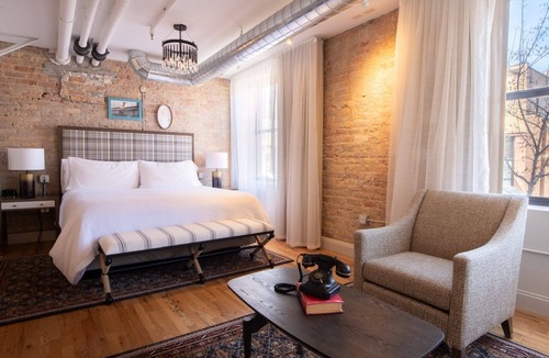 Glenwood Springs Hotel | Modern Downtown Suites Ideal for Weekend Getaways & Events