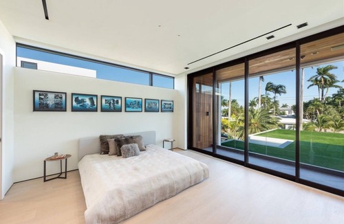 Seybold Villa | Modern Elegance 5BR waterfront Smart Home heated pool & Jacuzzi on Miami Beach!