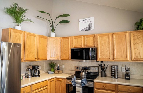 Estes Park House | Modern Family Cabin near RMNP and town! 2 Decks & Firepits, Dogs ok - Big Yard!