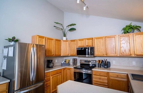 Estes Park House | Modern Family Cabin near RMNP and town! 2 Decks & Firepits, Dogs ok - Big Yard!