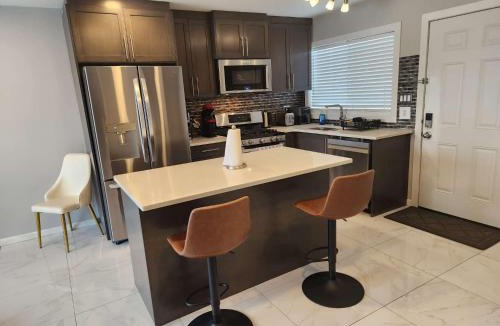 Northeast Edmonton Apartment | Modern Family Home with guest heat garage, Pet-Friendly!- NO BASEMENT