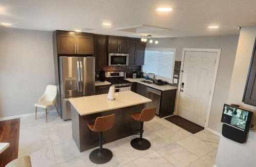 Northeast Edmonton Apartment | Modern Family Home with guest heat garage, Pet-Friendly!- NO BASEMENT