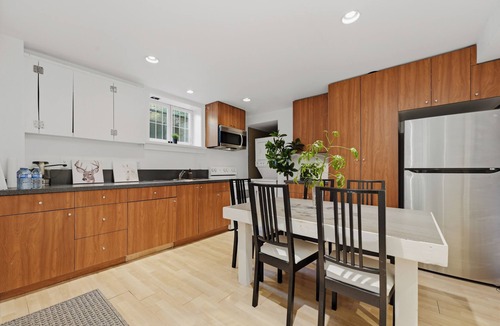 Kerrisdale House | Modern Family Stay 4BR Home in Vancouver