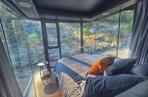 Okanagan-Similkameen Hotel | Modern Glass Pod on Vineyard