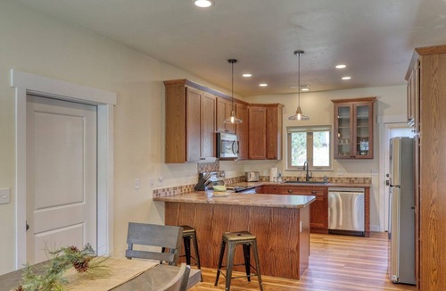 Rockerville Condo | Modern Gold Mining Condo 2 Bedroom King Master, Minutes from Mt. Rushmore and local attractions.