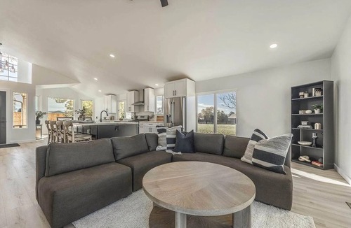Montrose House | Modern Golf Course Retreat Near Trails & Town