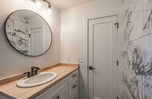 Montrose House | Modern Golf Course Retreat Near Trails & Town