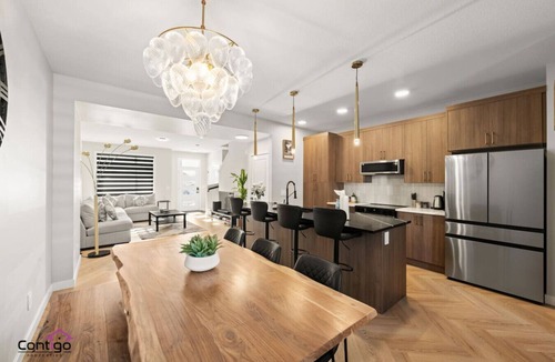 Northwest Edmonton House | Modern Haven | Family Luxury | 15 min to WEM & DT