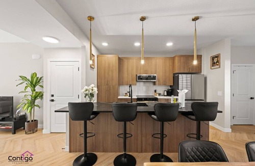 Northwest Edmonton House | Modern Haven | Family Luxury | 15 min to WEM & DT