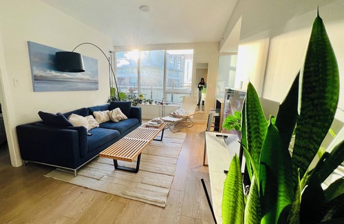 Southeast False Creek Apartment | Modern Hip Apartment in Olympic Village