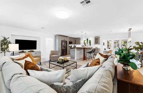 Davie House | Modern house w/pool & volleyball court