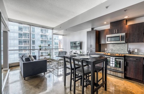 Beltline House | Modern Industrial DT Apartment w/Views & Parking