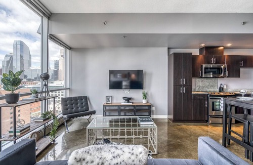 Beltline House | Modern Industrial DT Apartment w/Views & Parking